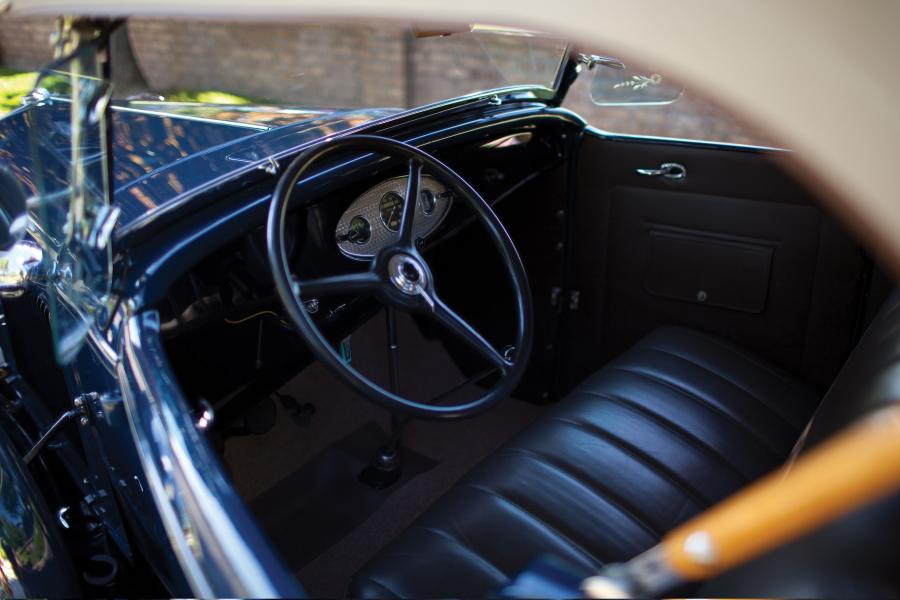  Ford Model 18 DeLuxe Roadster 1932 года  (фото 8 из 13)